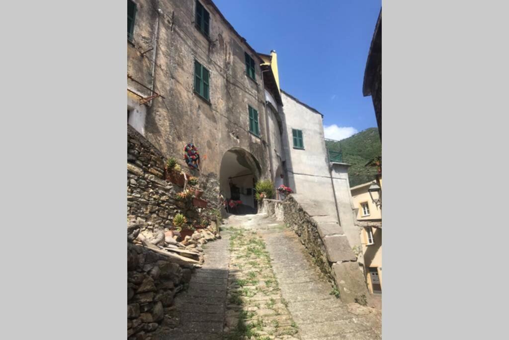 Alloggio U Sportegu Da E Monti A Giaia Badalucco Exterior foto