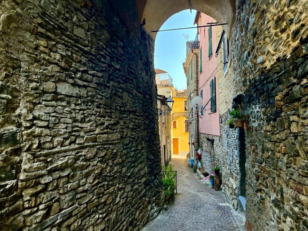 Alloggio U Sportegu Da E Monti A Giaia Badalucco Exterior foto